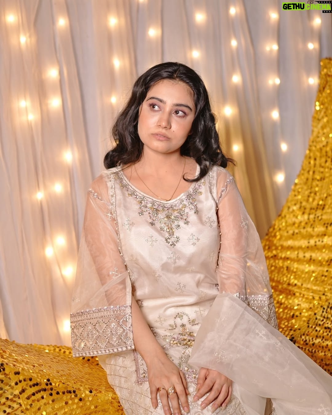 Urusa Javed - 1.1K Likes - 🦢