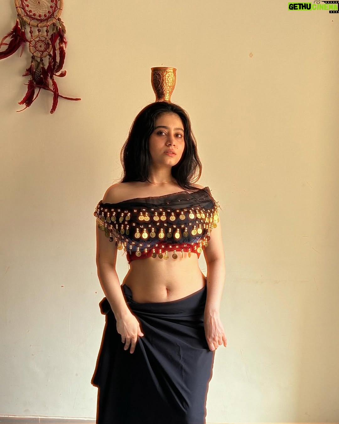 Urusa Javed - 1.7K Likes - Hey god!! Please balance my life like this glass. Thank you🥲

#urusajaved #uruusa