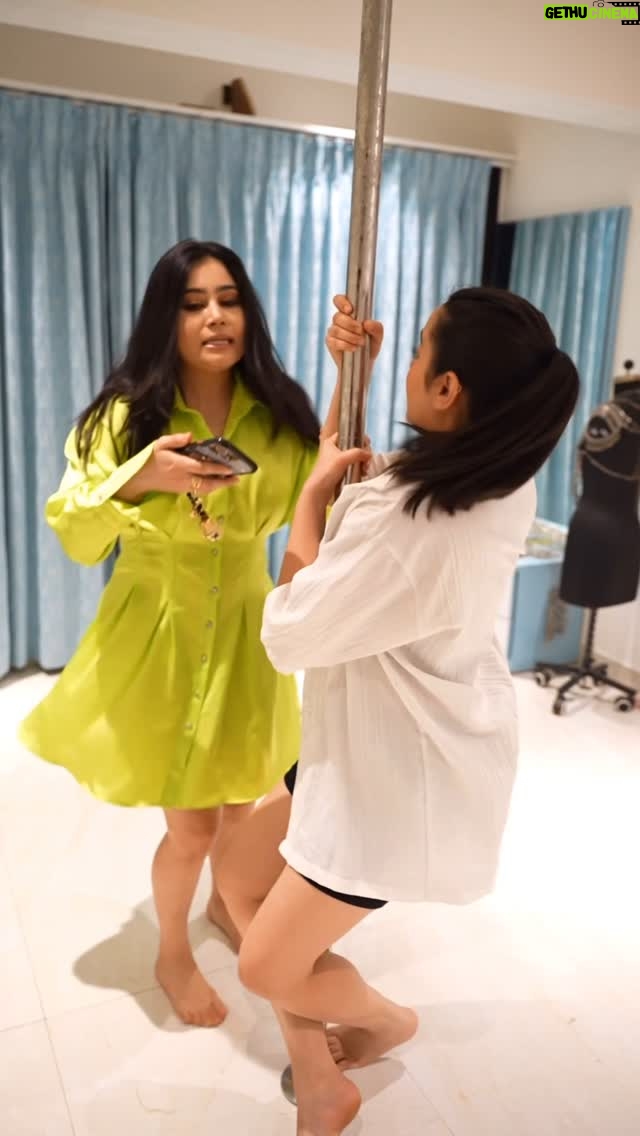 Urusa Javed - 4.3K Likes - Dolly’s entertainment is so addictive ki hum din raat bas ussi ko dekhte rehte hai 🤭❤️ Aap bhi dekh rahe ho ki nahi??

Watch Dolly LIVE on #7DaysLive on @jiohotstar 🤩

@_dollyjaved  @be_a_bassi
#dollyjaved #anubhavbassi #live #jiohotstar #7daysliveonjiohotstar #jiohotstarsparks #infinitepossibilities