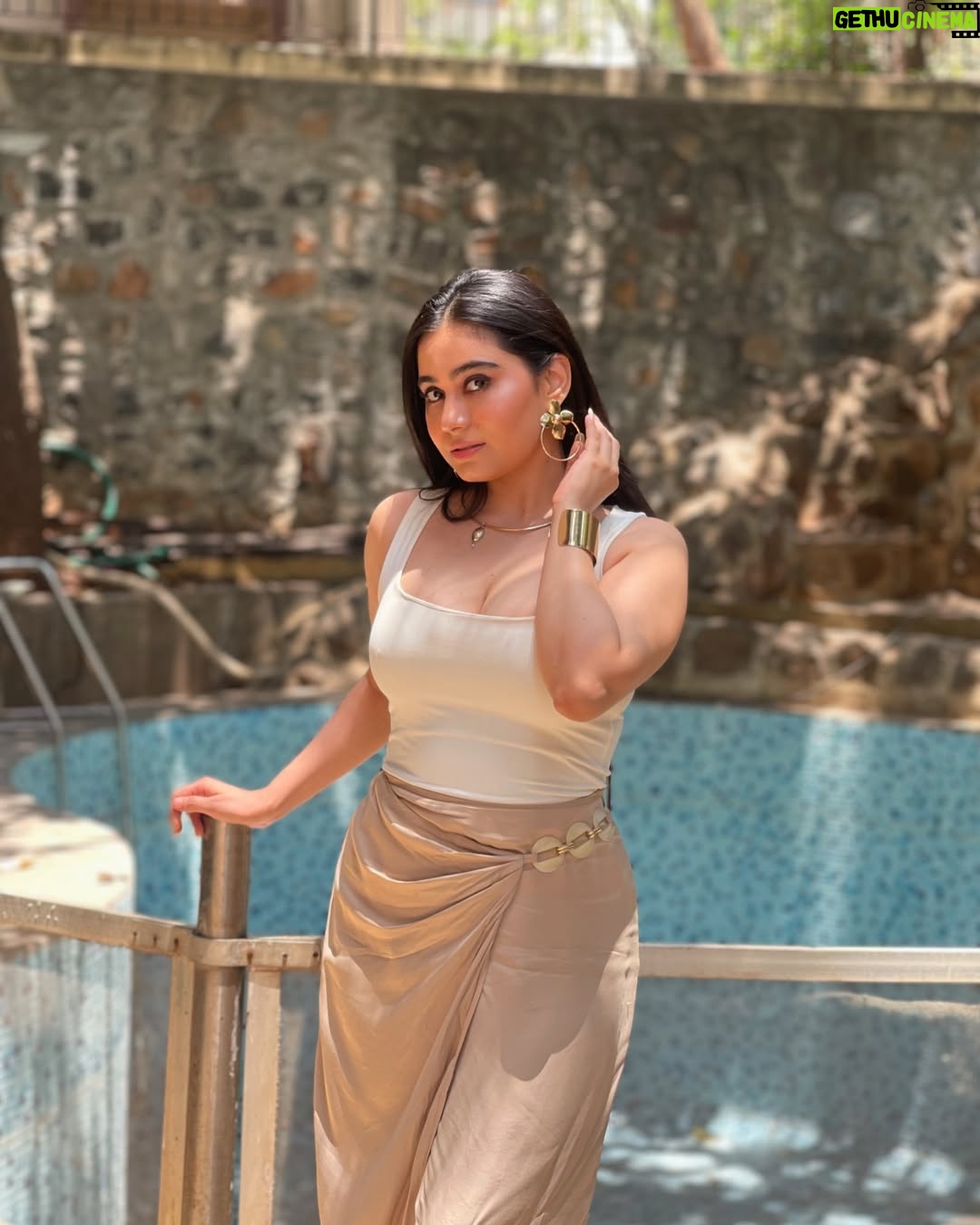 Urusa Javed - 1.8K Likes - 🌻🌻🌻