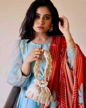 Urusa Javed Instagram - Follow my blue moods!! #followkarloyar 

Styled by: @_harshitaaa @_harshitastylesyou 
Dress: @heeposh_official 
Bag: @theamyrastore
📸: @shashwatshankar
