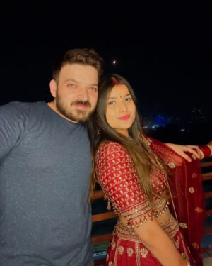 Urvi Kar Chaudhary Instagram - Kya baat hai aaj ki chandni mein ♥️
#karwachauth #couplegoals #jaatjaatni #jaatbengali #urvikki #urvichaudhary #love