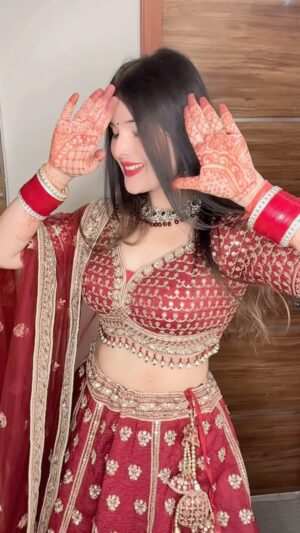 Urvi Kar Chaudhary Instagram - Outfit @rent.bazar_00
(#karwachauth #outfit #outfitinspiration #festivaloutfit #jaatjaatni #jaatbengali #transition #saasbahu )