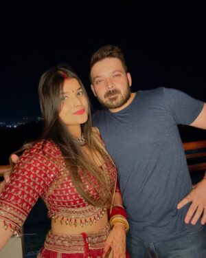Urvi Kar Chaudhary Instagram - Kya baat hai aaj ki chandni mein ♥️
#karwachauth #couplegoals #jaatjaatni #jaatbengali #urvikki #urvichaudhary #love