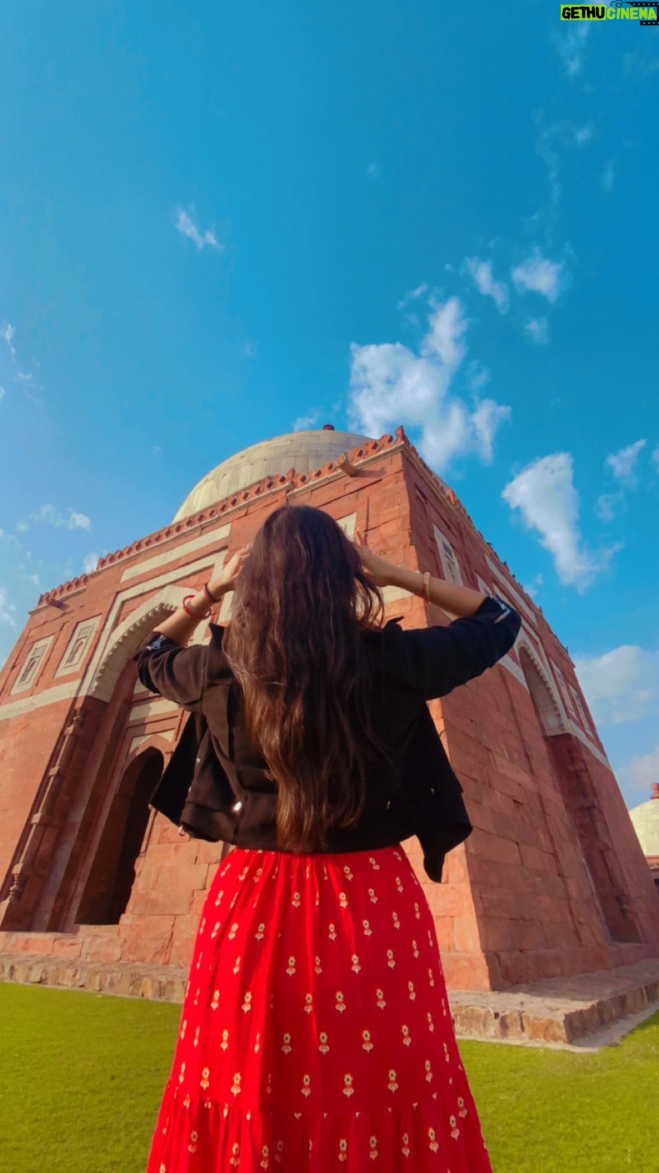 Urvi Kar Chaudhary - 592 Likes - Tughlaqabad Fort ❣️ 

(Delhi monsoon weather , delhi ncr rains , monsoon playlist , fort memories , urvikki , prem , hum sath sath hai songs , pyaar ka sawan )