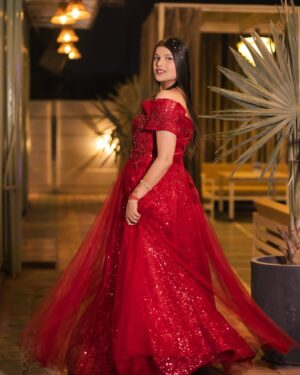 Urvi Kar Chaudhary Instagram - In my me era ♥️
#firstbirthday #mommypost #redgown #poses #posesforpictures