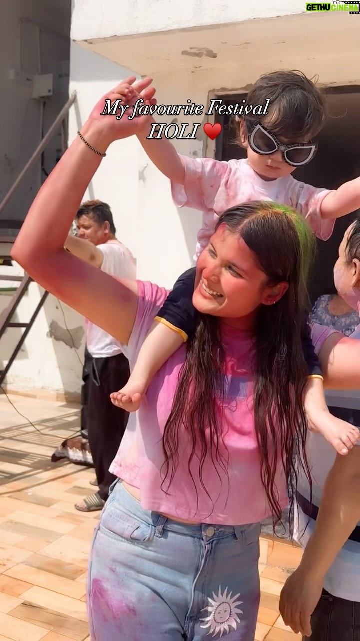 Urvi Kar Chaudhary - 709 Likes - Holi with Fam hits Different 😍

#haryana #haryanvi #jaatjaatni #holi #naginsilugai #rayachaudhary #holivibes