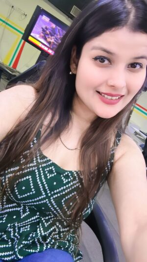 Urvi Kar Chaudhary Instagram - Top notch skills 😆
(Funny couple reel , haryanvi songs , jaat jaatni reels , couple reels , couple jokes , wife cooks , cooking skills )