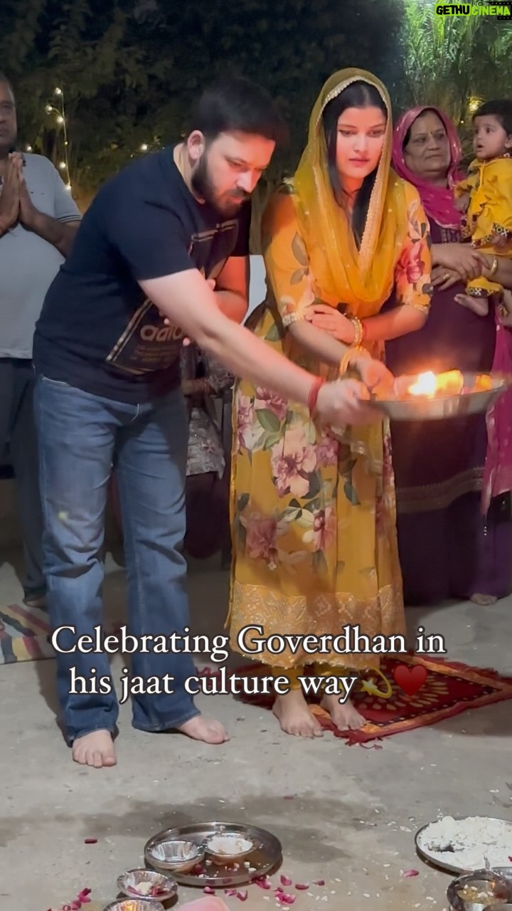 Urvi Kar Chaudhary - 26.9K Likes - Or as we Bengalis call it Anaakoot ❣️

#bengalijaat #lovemarriage #culturalexchange