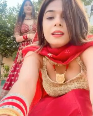 Urvi Kar Chaudhary Instagram - Who knew my in-laws came with a bonus bestie?
Met her by chance, kept her by choice.
This one came with the house, but stayed for the gossip. 🌸
Cheers to FEMALE FRIENDSHIPS 🍻