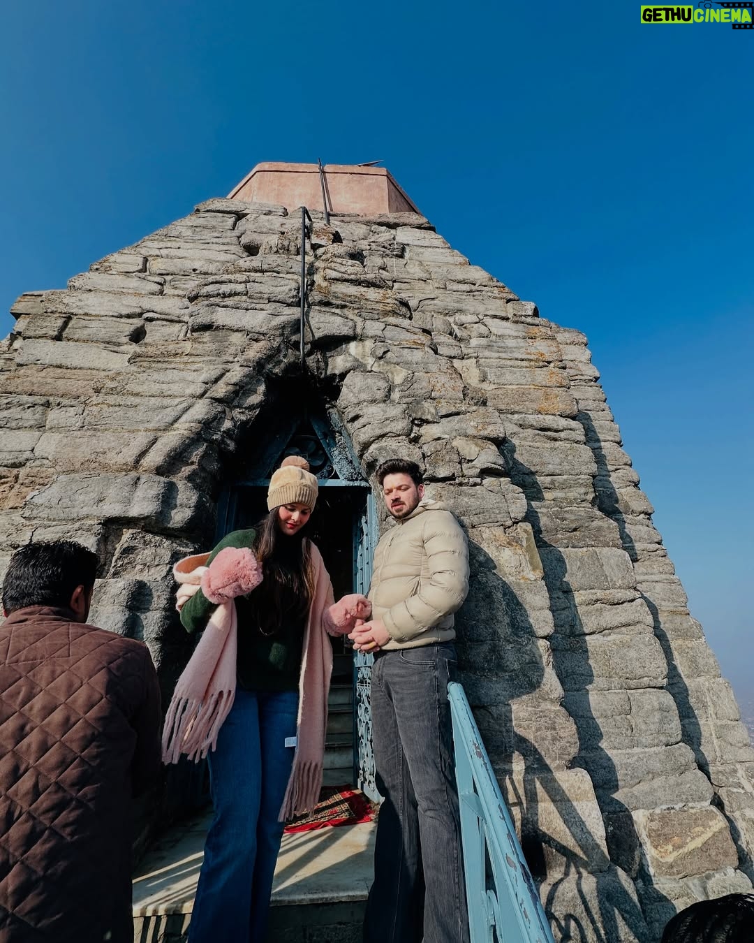 Urvi Kar Chaudhary - 0.9K Likes - Happy Anniversary love ❤️ #3years 

#anniversary #shankara #shankaracharyatemple #adishankaracharya #srinagar #kashmir #kashmirtravel #jaatjaatni #love #couplegoals #jinnesaah