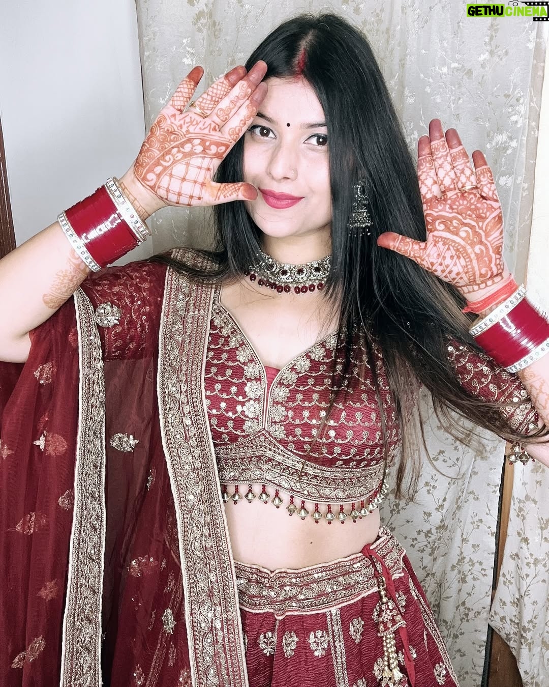 Urvi Kar Chaudhary - 740 Likes - Karwa Chauth Ready ♥️💓