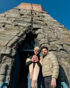 Urvi Kar Chaudhary Instagram - Happy Anniversary love ❤️ #3years
#anniversary #shankara #shankaracharyatemple #adishankaracharya #srinagar #kashmir #kashmirtravel #jaatjaatni #love #couplegoals #jinnesaah