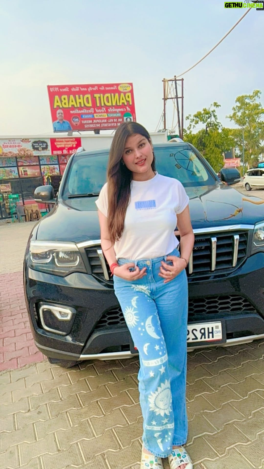 Urvi Kar Chaudhary - 1.6K Likes - Car sessions ♥️ 

(A , trust my drive , car sessions , car drive , song , haryana ka jaat , pasandida aurat , favourite girl , )