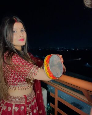 Urvi Kar Chaudhary Instagram - Kya baat hai aaj ki chandni mein ♥️
#karwachauth #couplegoals #jaatjaatni #jaatbengali #urvikki #urvichaudhary #love
