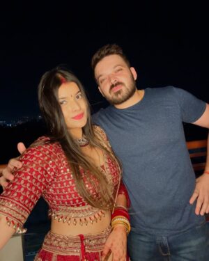 Urvi Kar Chaudhary Instagram - Kya baat hai aaj ki chandni mein ♥️
#karwachauth #couplegoals #jaatjaatni #jaatbengali #urvikki #urvichaudhary #love