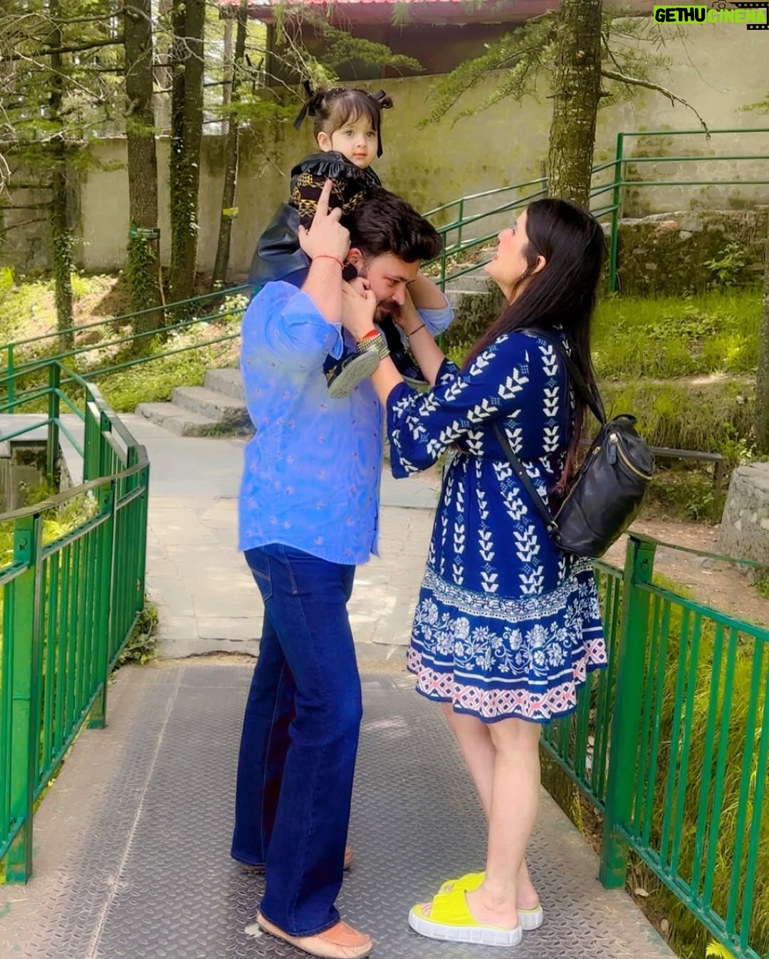Urvi Kar Chaudhary - 826 Likes - Smiles, Mountains & memories 🤌🏻💕 

#FamilyTrip #ShimlaDiaries #KufriViews #ChailChronicles #MountainVibes #TravelWithLove #IlahiFeels #BollywoodTravelMood #SmilesInTheHills #FamilyGoals #WanderlustWithBaby #HillStationHappiness #MemoriesMade