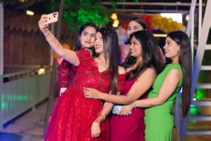 Urvi Kar Chaudhary Instagram - Moments from @raya.chaudharyy Birthday ♥️
(#firstbirthday #birthdaycake #baby #babygirl #rayabirthday #outfitideas #birthdaygown #redgown )