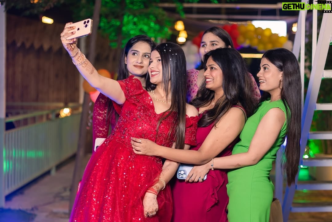 Urvi Kar Chaudhary - 1.9K Likes - Moments from @raya.chaudharyy Birthday ♥️ 

(#firstbirthday #birthdaycake #baby #babygirl #rayabirthday #outfitideas #birthdaygown #redgown )