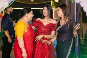 Urvi Kar Chaudhary Instagram - Moments from @raya.chaudharyy Birthday ♥️
(#firstbirthday #birthdaycake #baby #babygirl #rayabirthday #outfitideas #birthdaygown #redgown )