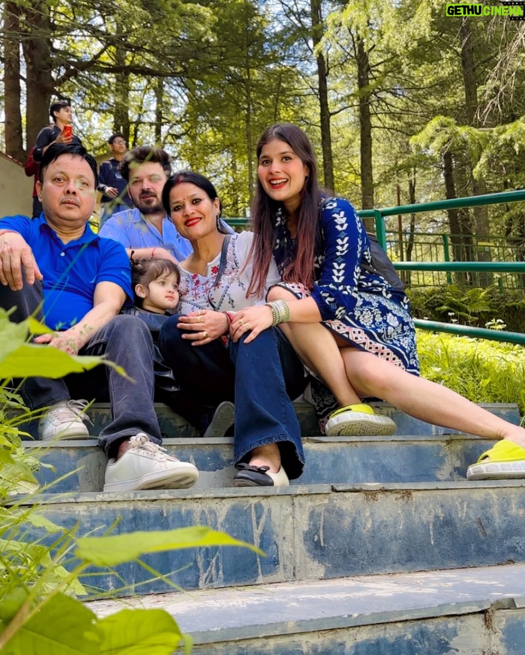 Urvi Kar Chaudhary - 826 Likes - Smiles, Mountains & memories 🤌🏻💕 

#FamilyTrip #ShimlaDiaries #KufriViews #ChailChronicles #MountainVibes #TravelWithLove #IlahiFeels #BollywoodTravelMood #SmilesInTheHills #FamilyGoals #WanderlustWithBaby #HillStationHappiness #MemoriesMade