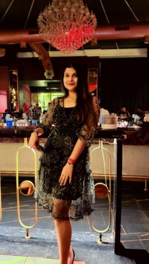 Urvi Kar Chaudhary Instagram - Punjabi songs vibe 💃🏻
(Diljit Dosanjh songs , jatt , jaat jaatni , dance floor , Dorrance Faridabad , girls dancing )