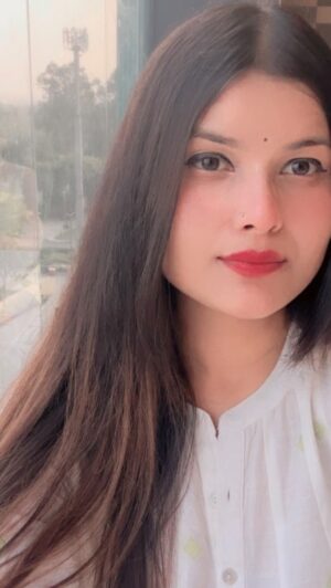 Urvi Kar Chaudhary Instagram - Indian wear ♥️
(Sara rola patli kamar ka song , badi bahu vibes , bahu and sasural , outfit ideas , get ready with me )