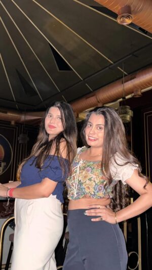 Urvi Kar Chaudhary Instagram - Girlie thing @urviikarr
(Phele baar mohabbat ki hai , raat ke dhai baje song, dance reel , couple goals , love post , blur , women in love , dance )
