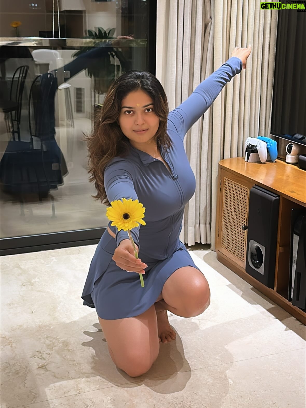 Vaibhavi Shandilya - 33.2K Likes - A little flower, a little pose, a lot of grace.🌼