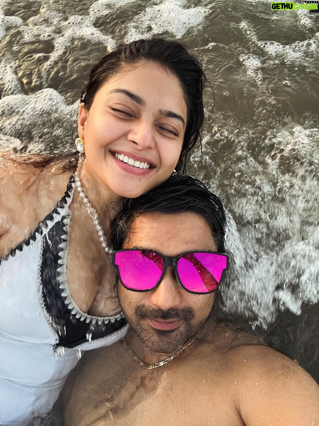 Vaibhavi Shandilya - 55.4K Likes - Golden hour with my golden energy 🧿