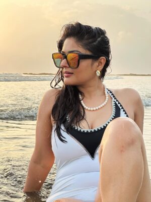 Vaibhavi Shandilya Instagram - Golden hour with my golden energy 🧿