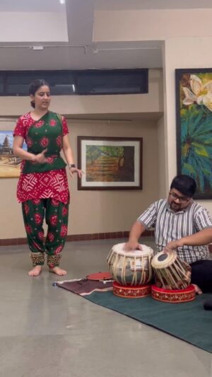 Vaidehi Parashurami Instagram - देवाण-घेवाण!
#kathak #tabla
#tatkaar #collab