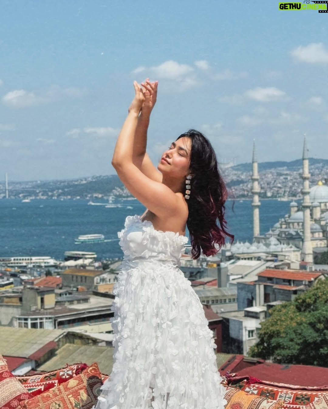 Vaishali Attri - 2.1K Likes - living my fairytale dreams 🧚🏻‍♀️🤍✨

Finally checked off a bucket list dream: A stunning photoshoot in Istanbul, draped in a white dreamy gown🙈 The enchanting cityscape of Istanbul served as the perfect backdrop, with its blend of history and modernity. From the vibrant streets to the majestic skyline, every moment felt like a fairytale come true🤌🏻✨

#turkeytravel #turkey #istanbul #bucketlist #photoshootideas #traveldiaries #dreamy