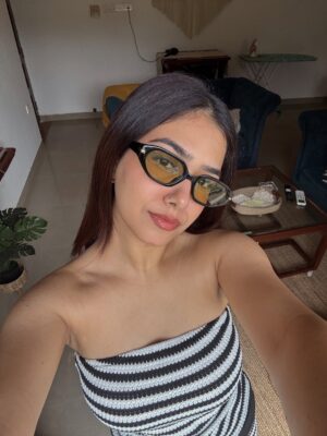 Vaishali Attri Instagram - Hey 🖤🤍 

Outfit @savana 💫

#stripedset #coordset #savana #cafehopin #goa #vacation