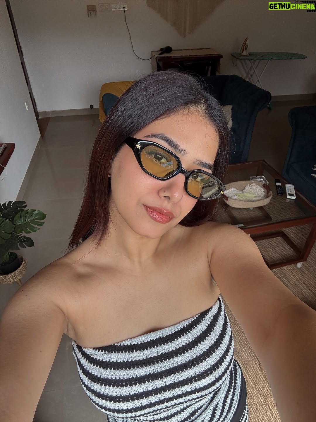 Vaishali Attri - 4.7K Likes - Hey 🖤🤍 

Outfit @savana 💫

#stripedset #coordset #savana #cafehopin #goa #vacation
