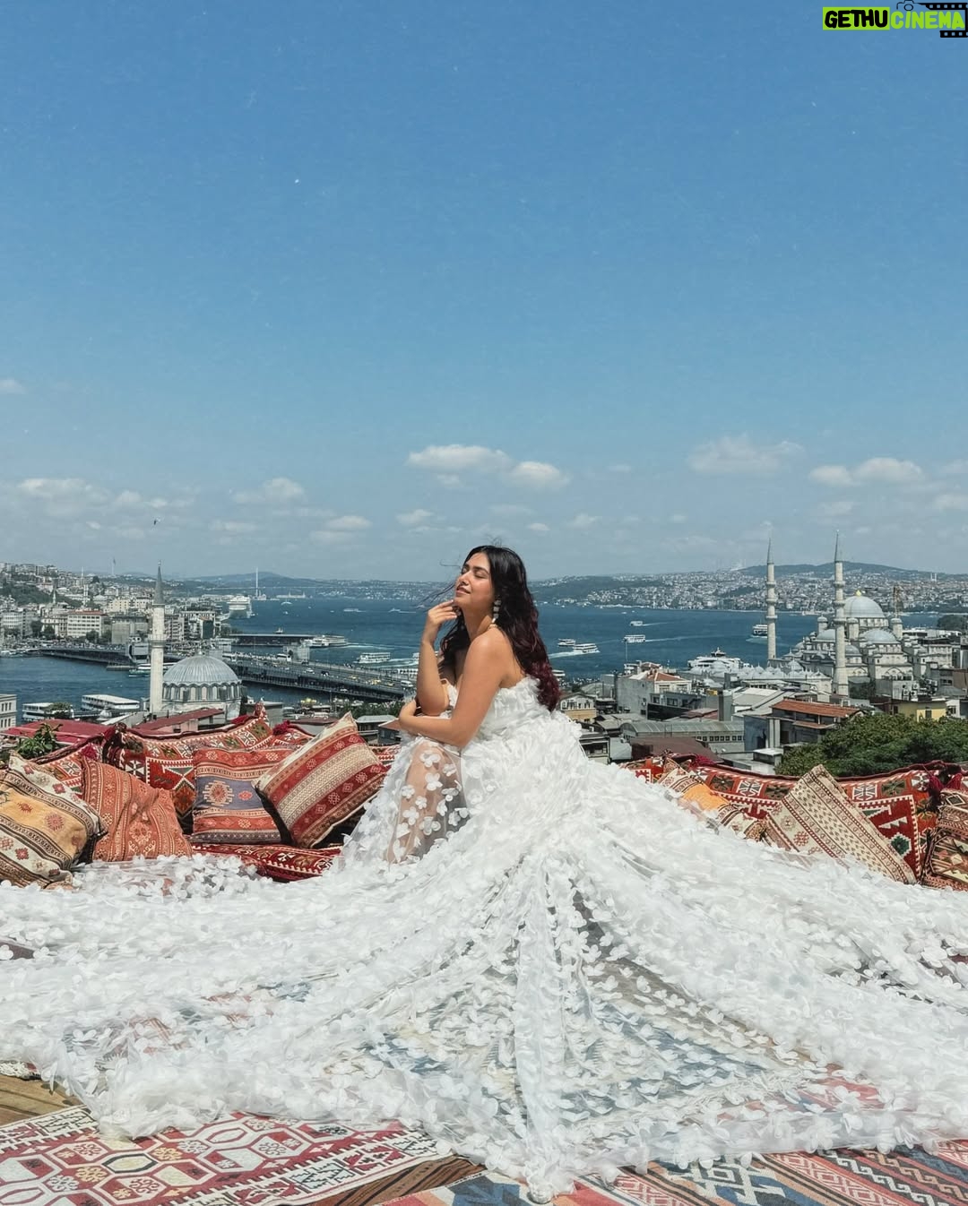 Vaishali Attri - 2.1K Likes - living my fairytale dreams 🧚🏻‍♀️🤍✨

Finally checked off a bucket list dream: A stunning photoshoot in Istanbul, draped in a white dreamy gown🙈 The enchanting cityscape of Istanbul served as the perfect backdrop, with its blend of history and modernity. From the vibrant streets to the majestic skyline, every moment felt like a fairytale come true🤌🏻✨

#turkeytravel #turkey #istanbul #bucketlist #photoshootideas #traveldiaries #dreamy