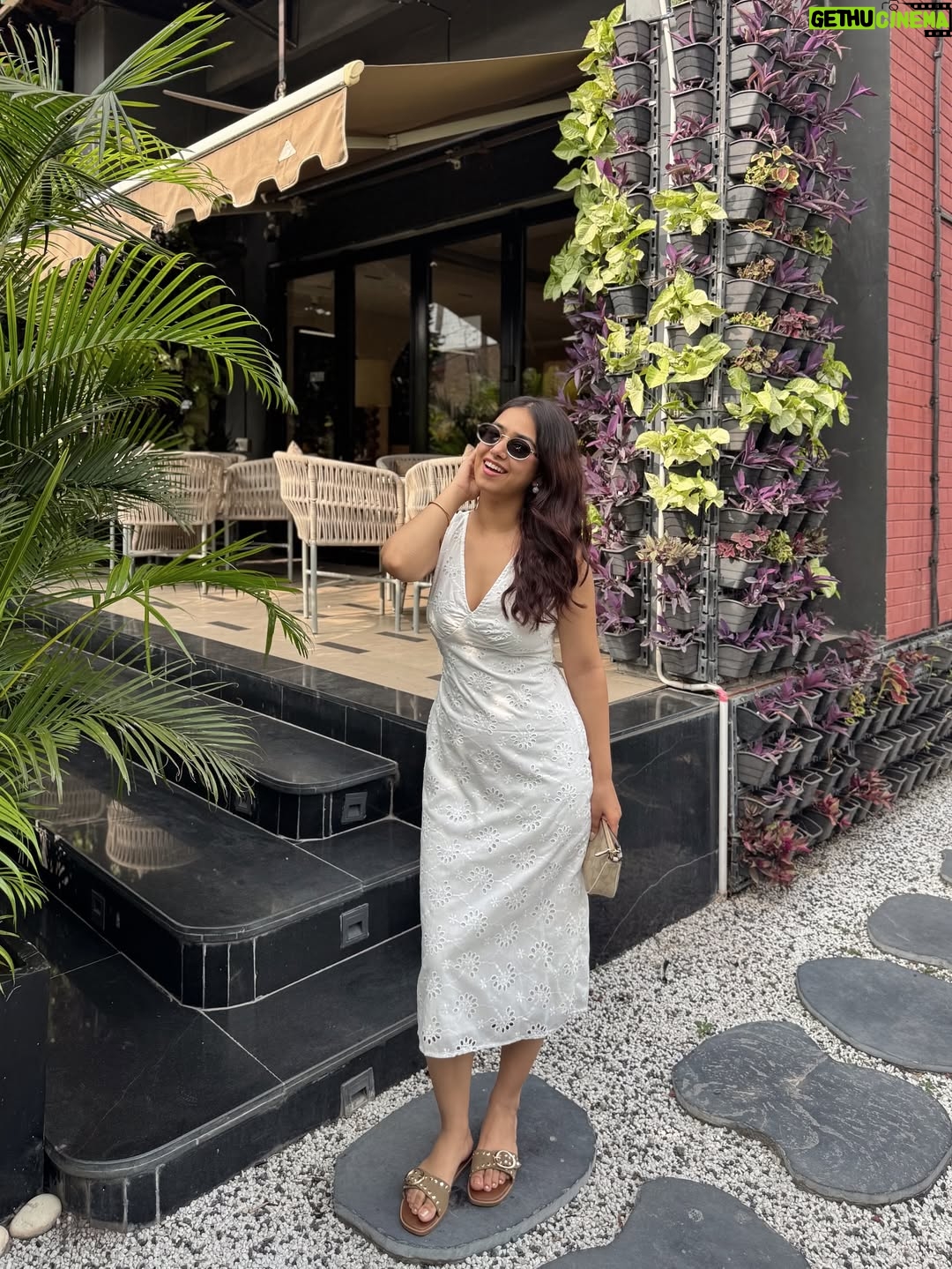 Vaishali Attri - 1K Likes - 🤍💫

Dress- @savana 
Flats- @westsidestores 
Bag- @coach 
Sunglasses- @prada 

Location- @myfresh_cafe (Sector-9, Panchkula)