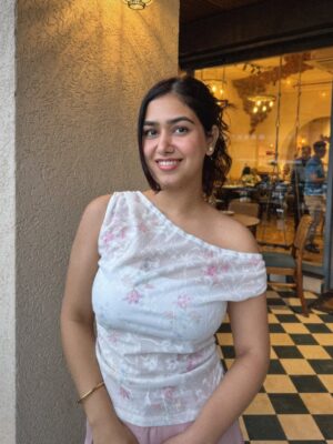 Vaishali Attri Instagram - He told me I looked pretty that day 🤭💞🌸

By @savana (comment for links) 🔗 

#ootd #outfitcheck #savana #minimalfashion