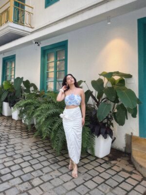 Vaishali Attri Instagram - There’s just something magical about what the salty breeze does to your hair🦋🤍

Skirt- @leaclothingco 
Top- @savana 

#beachdays #saltyhair #waves #naturalwavyhair #happysoul #goa #tb
