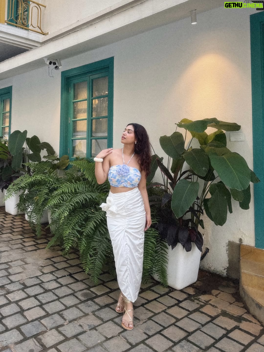 Vaishali Attri - 1.2K Likes - There’s just something magical about what the salty breeze does to your hair🦋🤍

Skirt- @leaclothingco 
Top- @savana 

#beachdays #saltyhair #waves #naturalwavyhair #happysoul #goa #tb