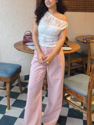 Vaishali Attri Instagram - He told me I looked pretty that day 🤭💞🌸

By @savana (comment for links) 🔗 

#ootd #outfitcheck #savana #minimalfashion