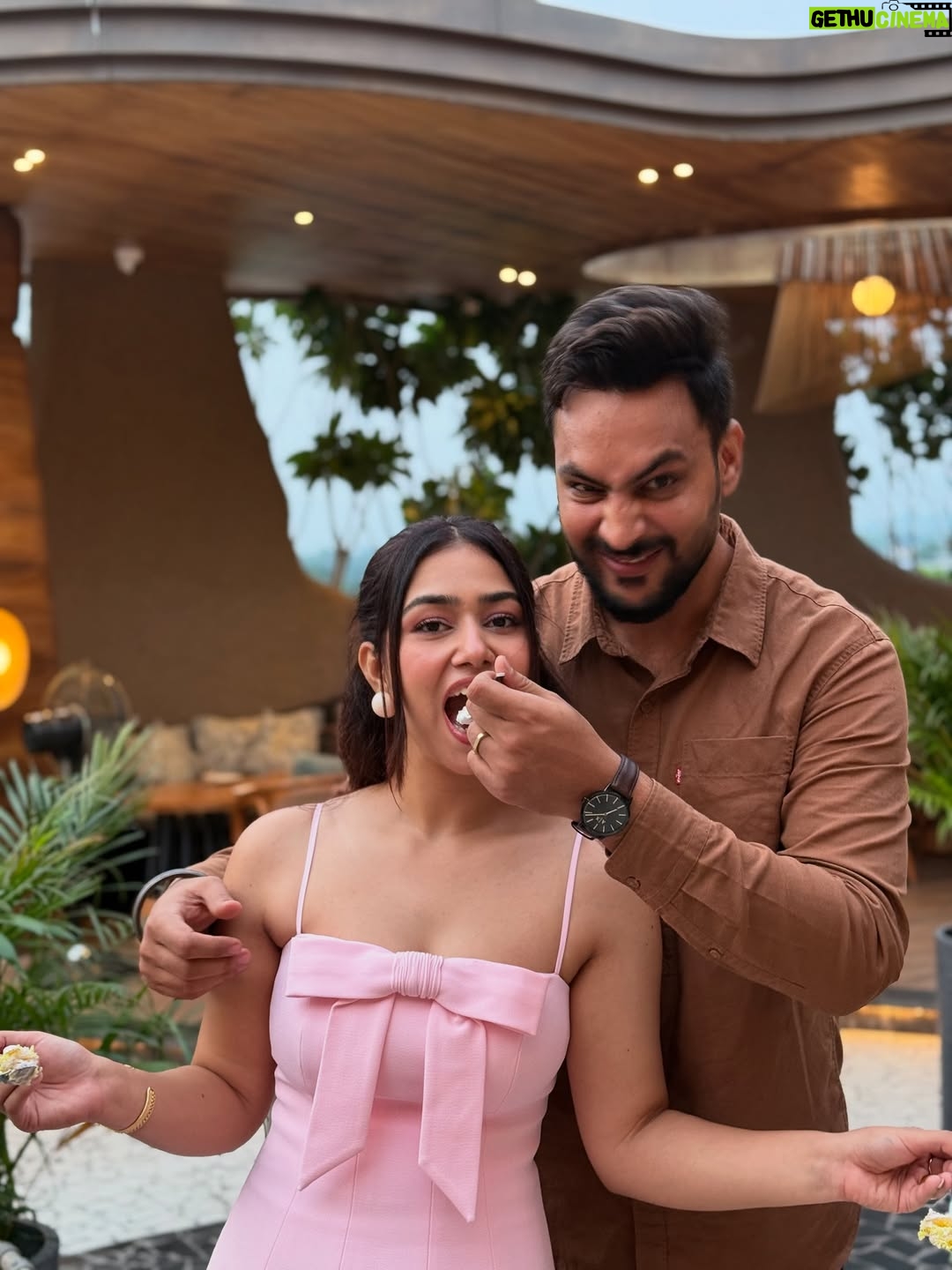 Vaishali Attri - 9K Likes - Just a little note to say thank you for all the love, the messages, the calls, the cakes, the surprises, the hugs (virtual or real), and the thoughtful little things that made my day feel so special💞
My heart is so full and happy.
Here’s to another year of growing, glowing, and giggling my way through life ✨🎂🌸

Dress from @forevernew_india 

#birthdaypost #turned28