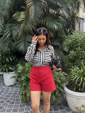 Vaishali Attri Instagram - Last picture tho… 🫢🍟🖤 (comment for outfit links) 

#ootd #stripedshirt #redshorts #kittenheels