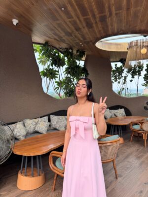 Vaishali Attri Instagram - Just a little note to say thank you for all the love, the messages, the calls, the cakes, the surprises, the hugs (virtual or real), and the thoughtful little things that made my day feel so special💞
My heart is so full and happy.
Here’s to another year of growing, glowing, and giggling my way through life ✨🎂🌸

Dress from @forevernew_india 

#birthdaypost #turned28