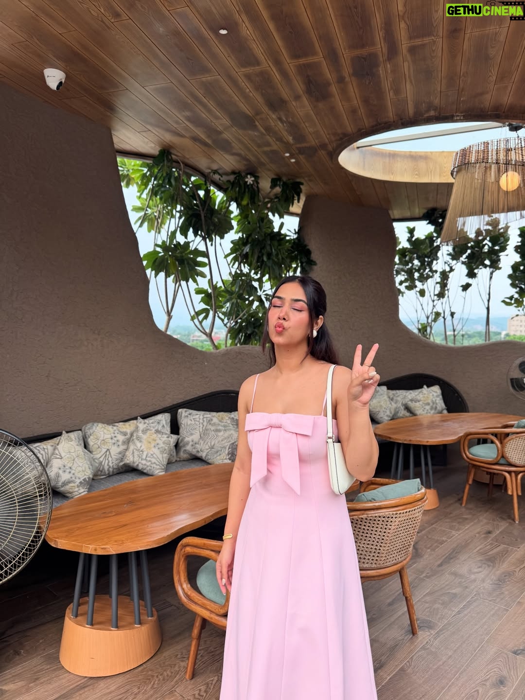 Vaishali Attri - 9K Likes - Just a little note to say thank you for all the love, the messages, the calls, the cakes, the surprises, the hugs (virtual or real), and the thoughtful little things that made my day feel so special💞
My heart is so full and happy.
Here’s to another year of growing, glowing, and giggling my way through life ✨🎂🌸

Dress from @forevernew_india 

#birthdaypost #turned28