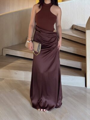 Vaishali Attri Instagram - main character… 🤎

Dress- @elleivry_ 
#ootd #outfitinspo #hotandchic #sillouette #datenight