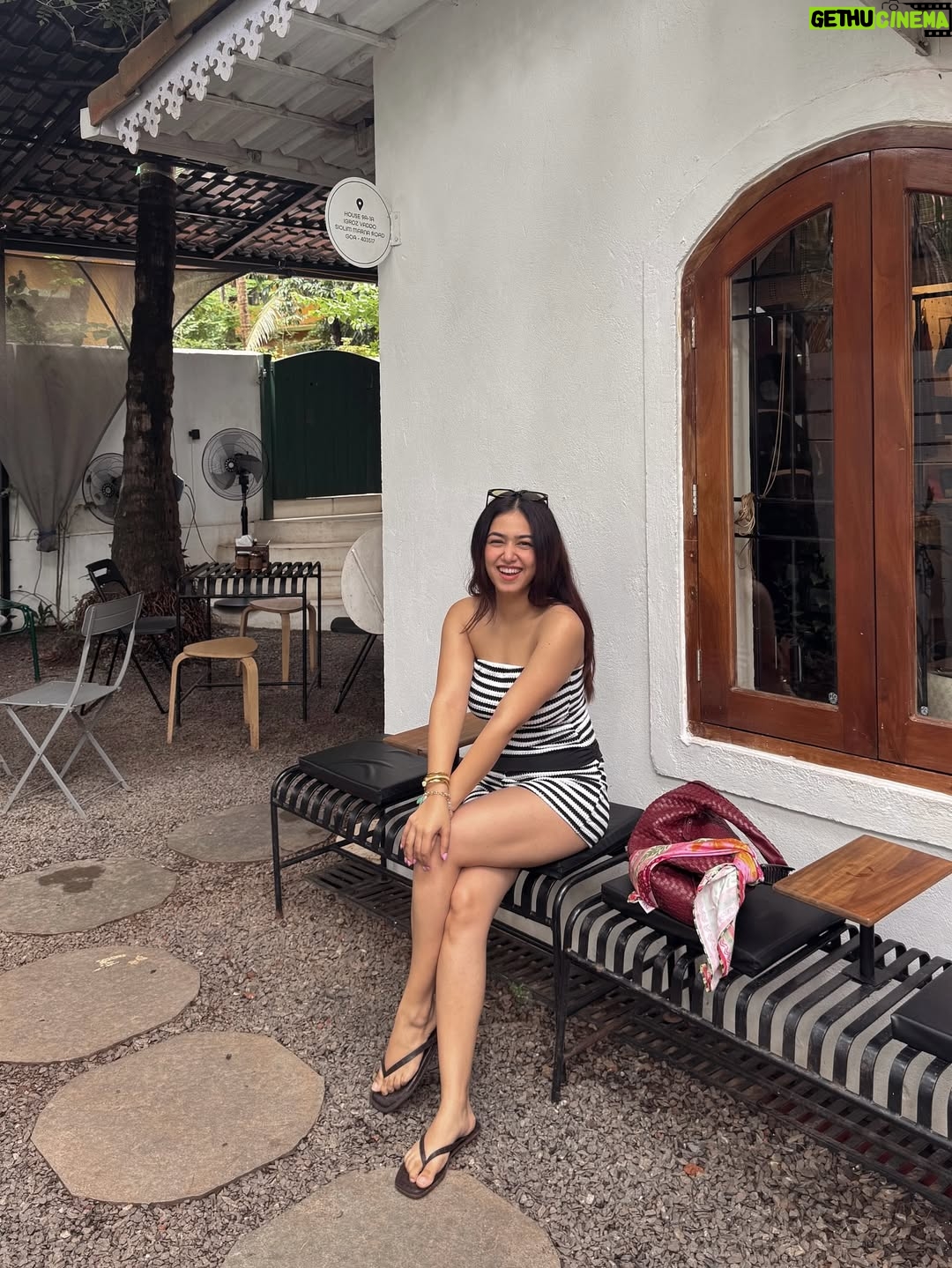 Vaishali Attri - 4.7K Likes - Hey 🖤🤍 

Outfit @savana 💫

#stripedset #coordset #savana #cafehopin #goa #vacation