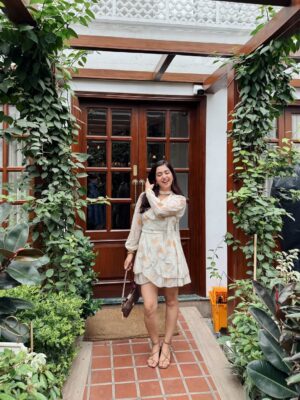 Vaishali Attri Instagram - Tere sang laagi jo preet re🤍✨

Dress- @savana (comment for link) 🔗 
📍 @ikkpanjab (sector-26, chandigarh)

#ootd #minidress #flaredress #summeroutfitideas #savana #girlsdayout