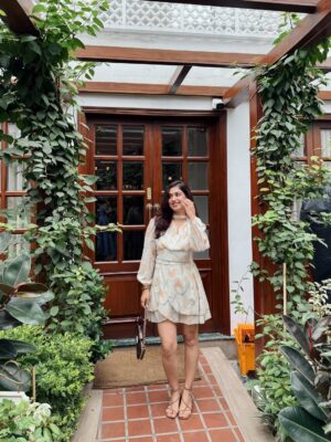Vaishali Attri Instagram - Tere sang laagi jo preet re🤍✨

Dress- @savana (comment for link) 🔗 
📍 @ikkpanjab (sector-26, chandigarh)

#ootd #minidress #flaredress #summeroutfitideas #savana #girlsdayout