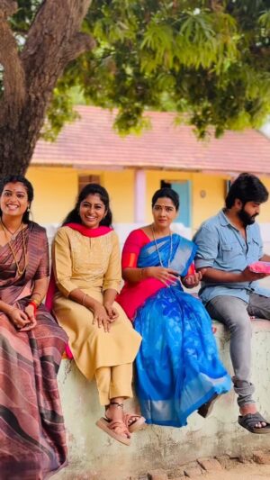 Vaishnavi Arulmozhi Instagram - Me pavam 🫣 @laxmima_official @laya.vaish sudhapushpaofficial